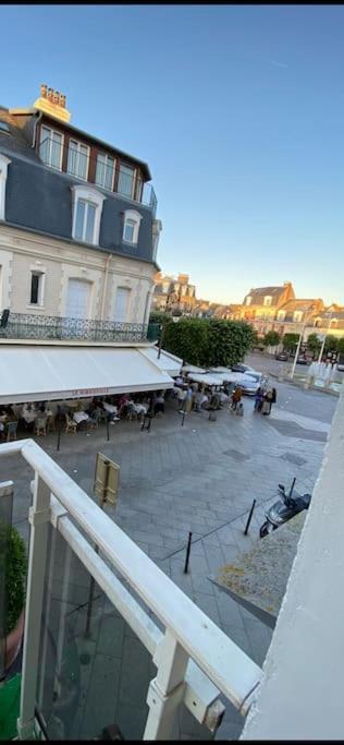 Superbe Studio Balcon Emplacement Nº1: Place Morny *